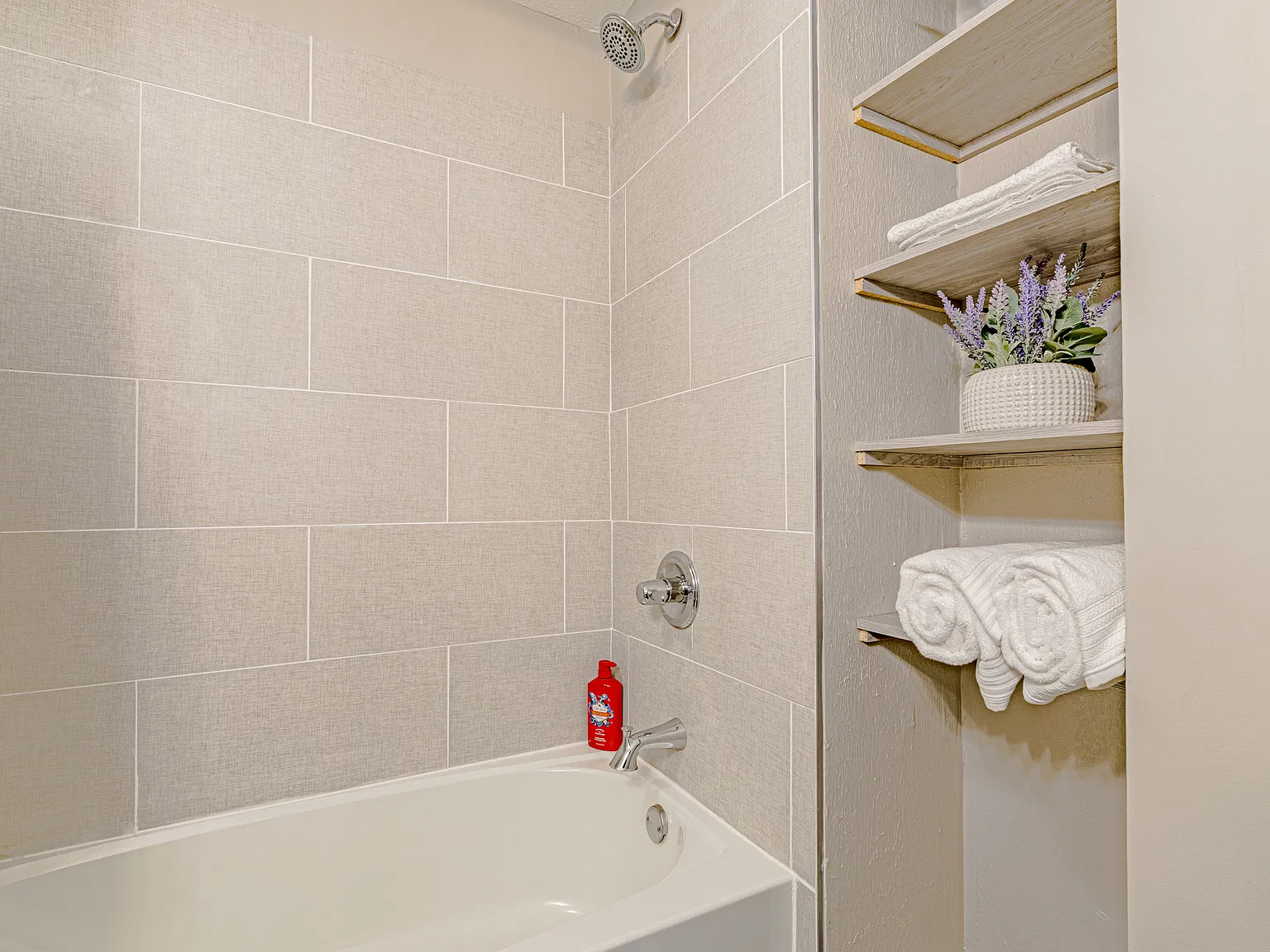 Henninger Apartments — Photo 4