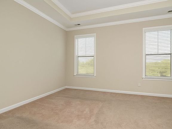 4th image of 344 Meadowpark Ln