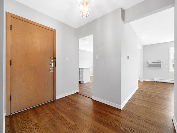 5th image of 6801 N Ozark Ave APT 1E