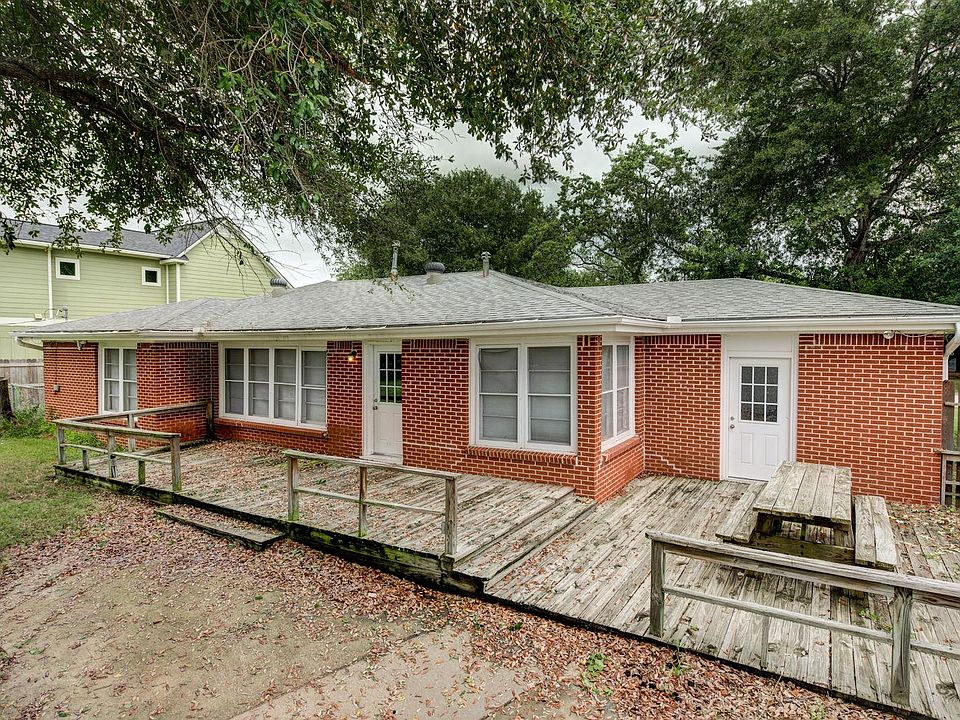 1st image of 301 Francis Dr