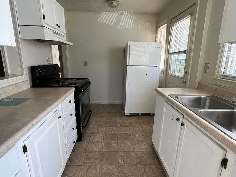 145 Herring St — Photo 4