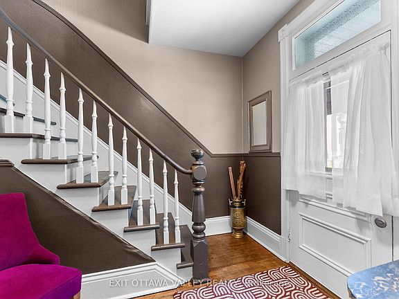 2nd image of 283 William St #285