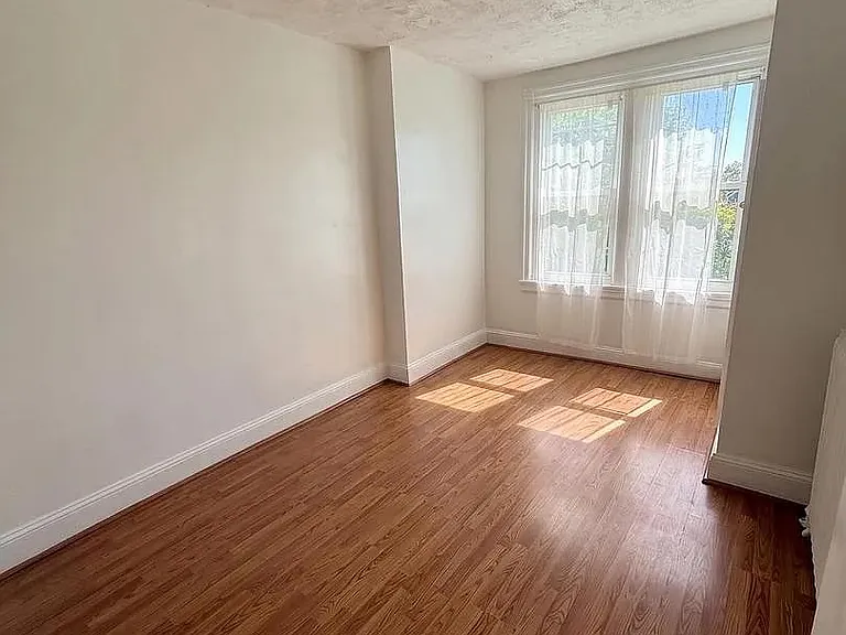 1515 Dyre St — Photo 10