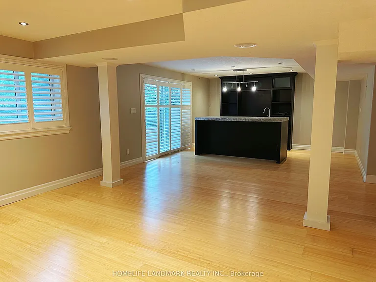 388 Berryhill Dr — Photo 17