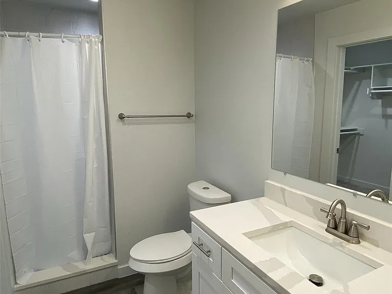505 W Walker St #101 — Photo 10