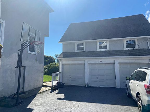One garage comes with unit