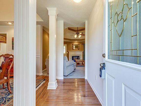 3rd image of 111 Terry Ln