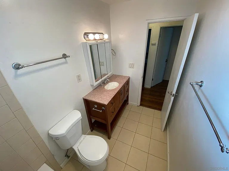 253 N Cedar St — Photo 17