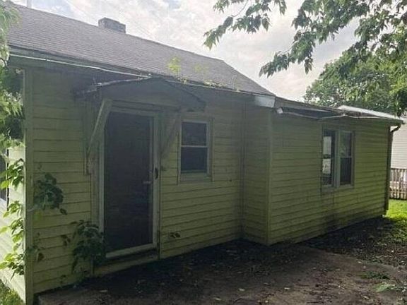 3rd image of 621 Vine St