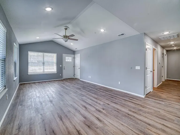 1702 Grand Ave #1 — Photo 2