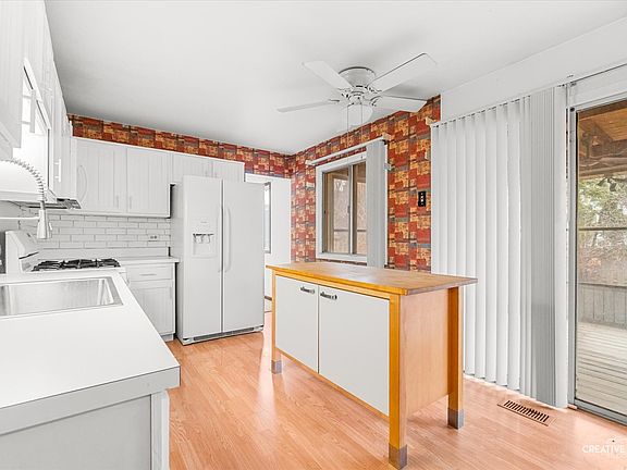 4th image of 2347 Sunnydale Dr