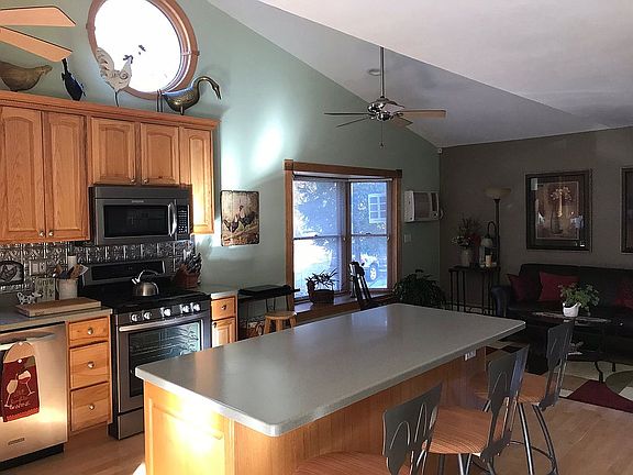 5th image of 90 Southaven Ave