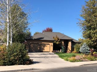 635 NW 22nd St, Redmond, OR 97756