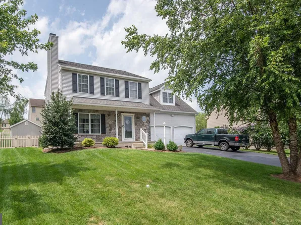 230 Torrey Pines Dr, Mount Wolf, PA 17347