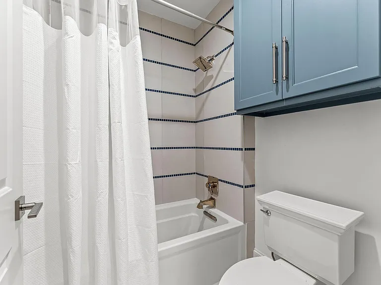 426 Marshall St — Photo 24