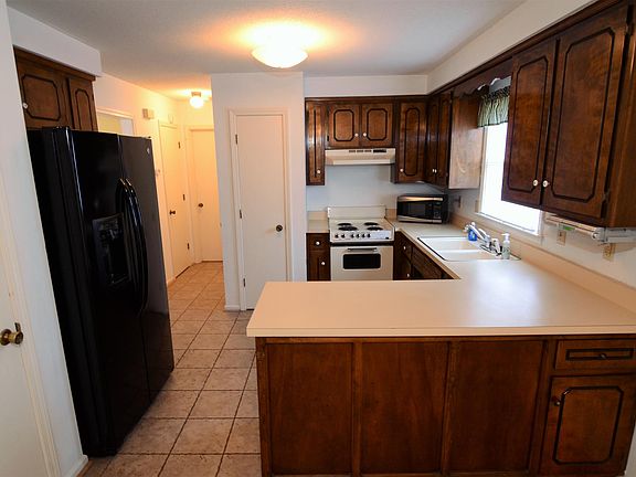 3rd image of 1573 Barrett Dr