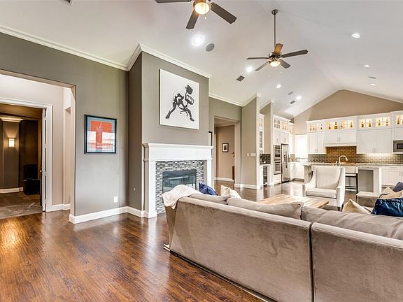 3rd image of 612 Creekway Dr