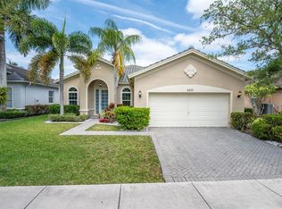 4435 E Whitewater Ave, Weston, FL 33332