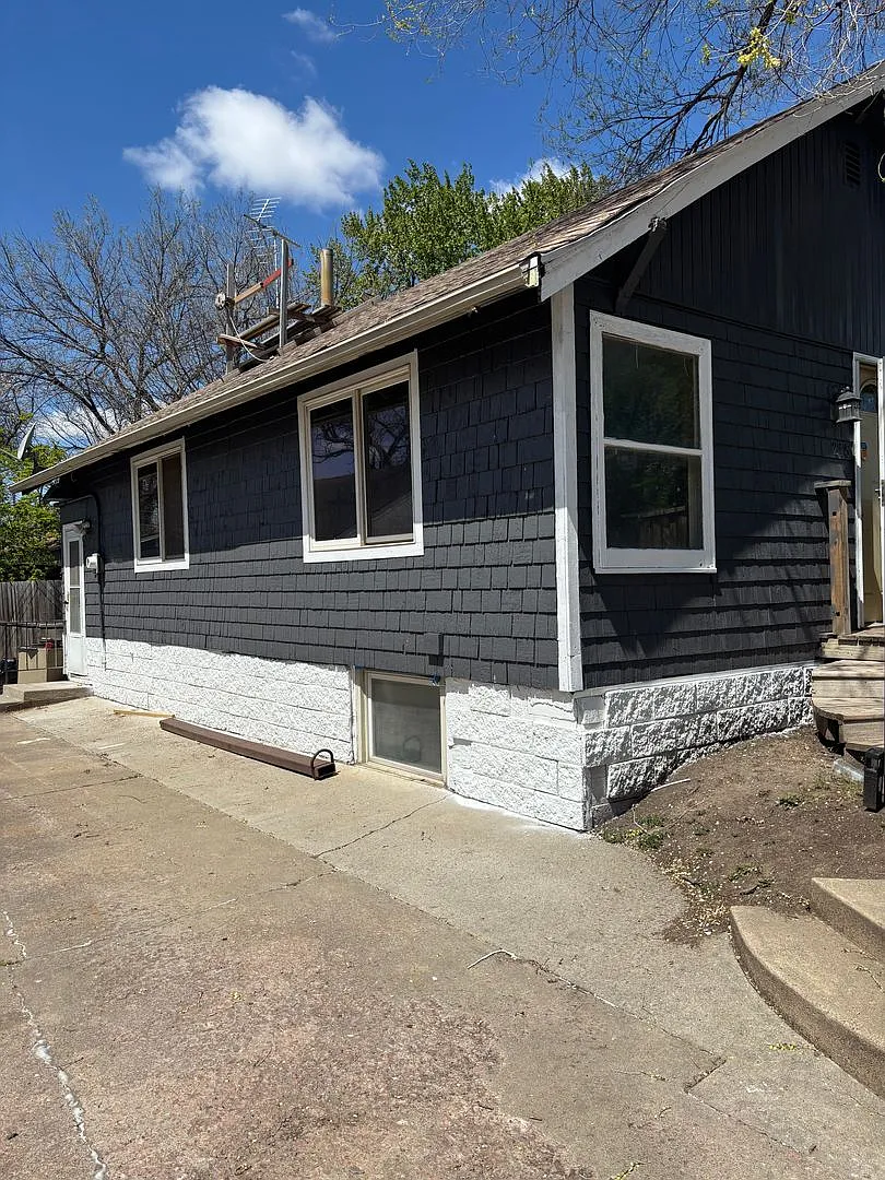 Building Photo - 215 S Garfield Ave