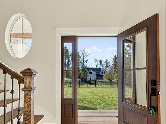 3rd image of 32 Pennywhistle Drive