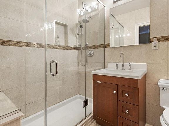 3rd image of 215 W 105th St APT 1E
