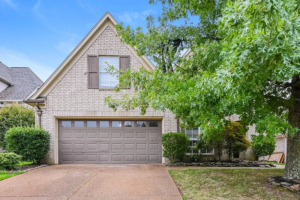 4 bed, 2.0 bath, 2137 sqft, $2,020 — Photo 1