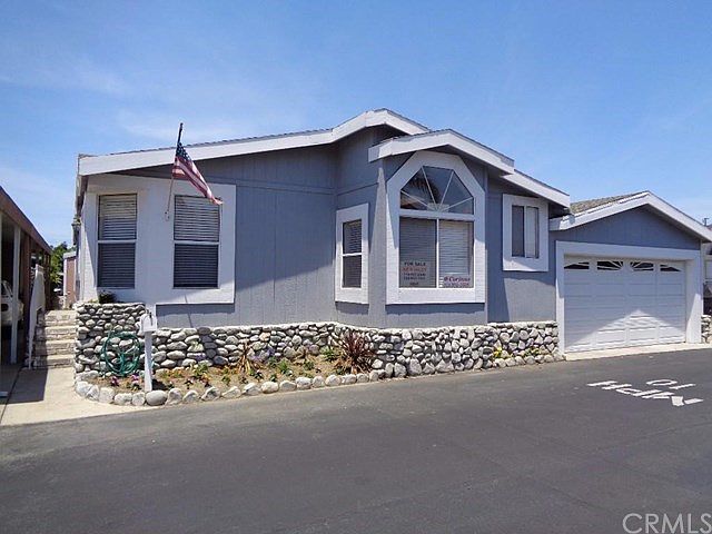 GORGEOUS HOME WITH DOUBLE ATTACHED GARAGE/RIVER ROCK AND LEFT ENTRANCE TO HOME - ANOTHER ENTRANCE ON THE OTHER SIDE