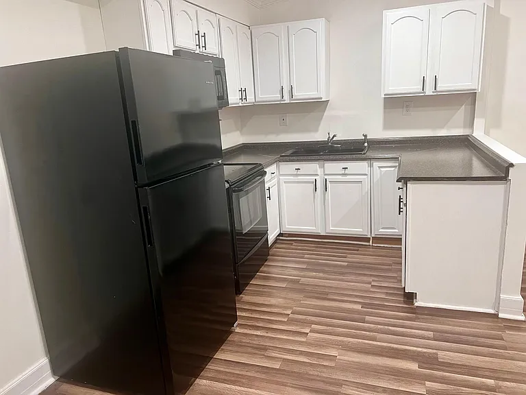 811 E Chestnut St — Photo 3