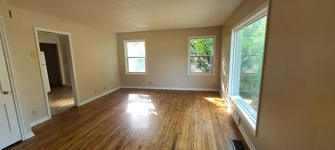 3 bed, 1100 sqft, $1,350 — Photo 2