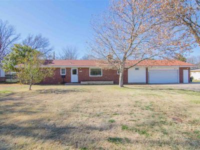 725 N Country Acres Ave, Wichita, KS, 67212