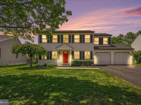 793 Hunter Dr, Pennsburg, PA 18073