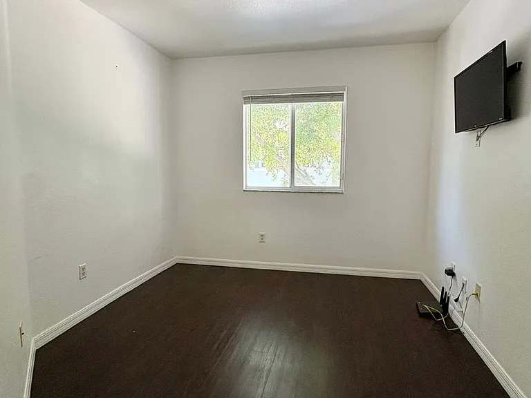 1956 Alamanda Way — Photo 10