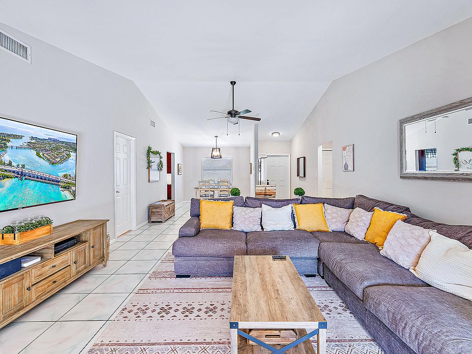 1st image of 4315 SE Tamarind Street
