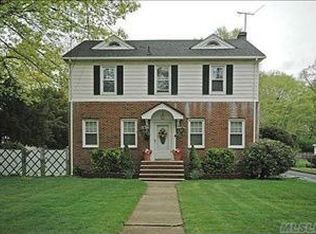 541 Linden St, West Hempstead, NY 11552