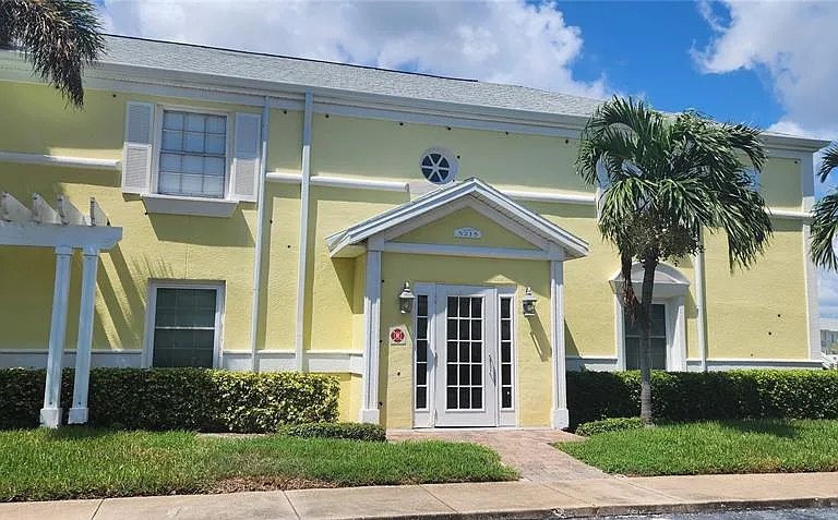 5215 Coquina Key Dr SE #B — Photo 2