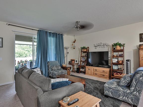 5th image of 933 Meadow Glade Dr