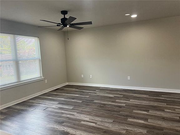 4th image of 839 Catherine Dr