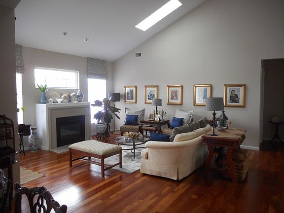 2nd image of 61 Constantine Way