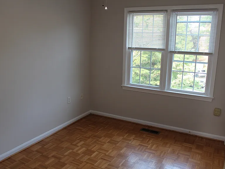 8224 Doctor Craik Ct — Photo 16