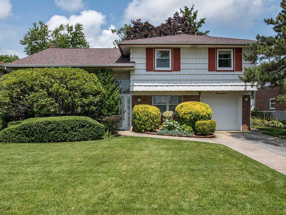 1st image of 14 De Chiaro Ln