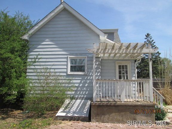 2nd image of 501 Plum St