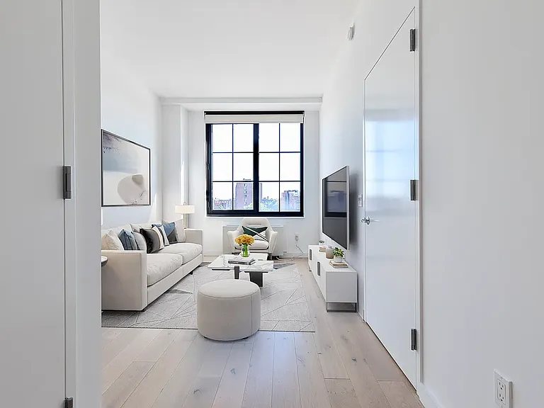 144-74 Northern Blvd #7W — Photo 1