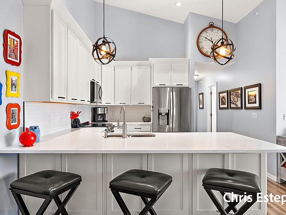 3rd image of 5877 Crosswinds Dr Unit 32