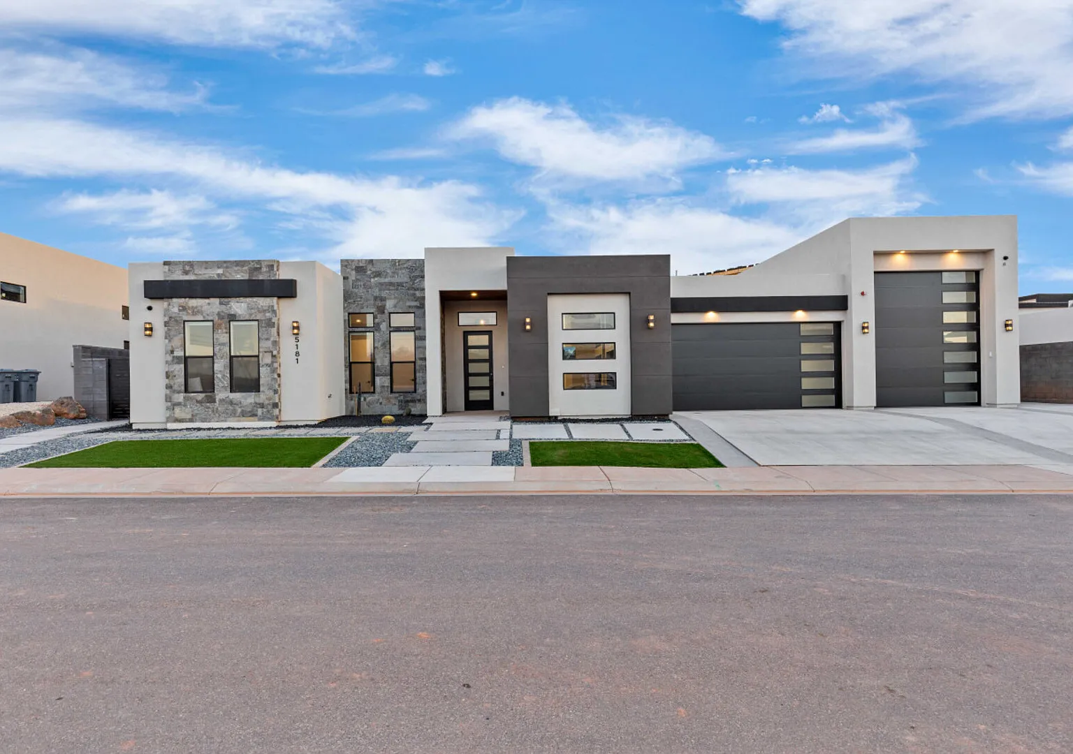 Modern Luxury Home w/ Private Pool, Spa, Mini Golf & Firepit — Photo 2