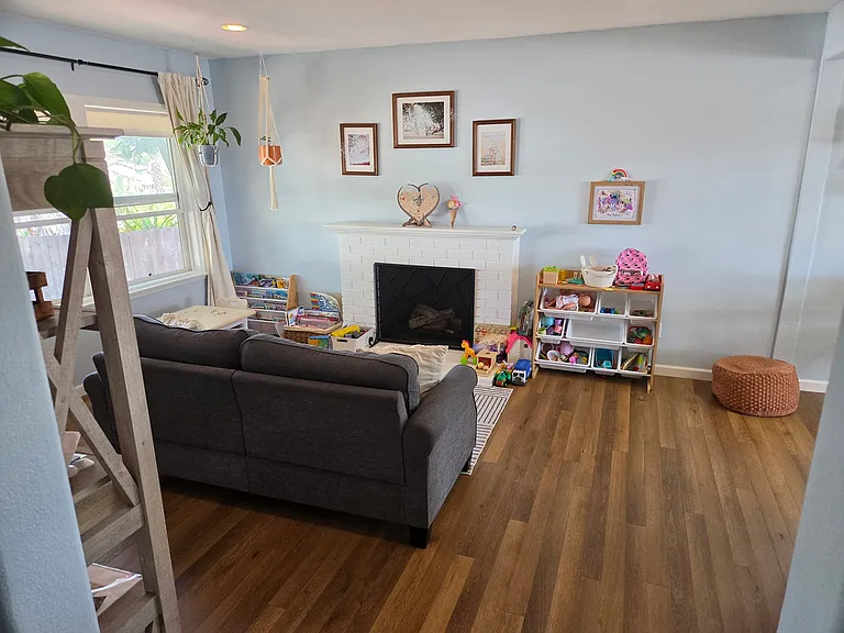 2952 Manos Dr — Photo 2