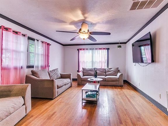 5th image of 608 Neal Cir