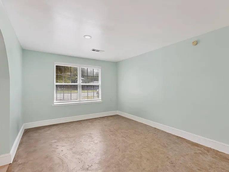 409 Dewitt St — Photo 4