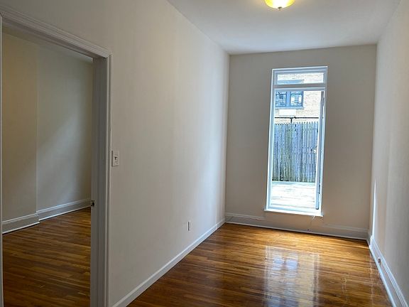 4th image of 212 W 79th St #4B2