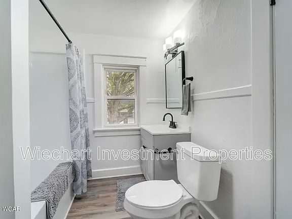 5th image of 458 Ewing Ave