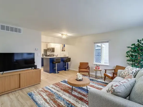 10251 Corning St, Oak Park, MI 48237